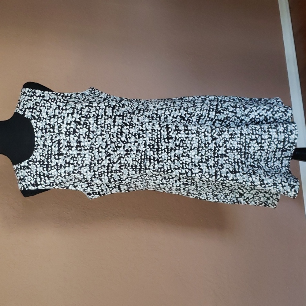 NWT Banana Republic Sleeveless Dress Gray, White and Black Size 12